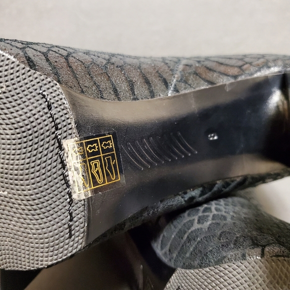 PAIGE Kingston Pull-on Boots - Picture 10 of 11